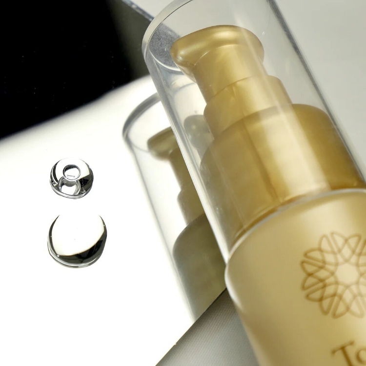 Изображение на ИЗСВЕТЛЯВАЩА АНТИЕЙДЖ ЕСЕНЦИЯ Toami Wrinkless White Essence 30мл